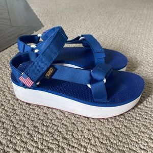 LIKE NEW Teva Flatform Platform Sandal